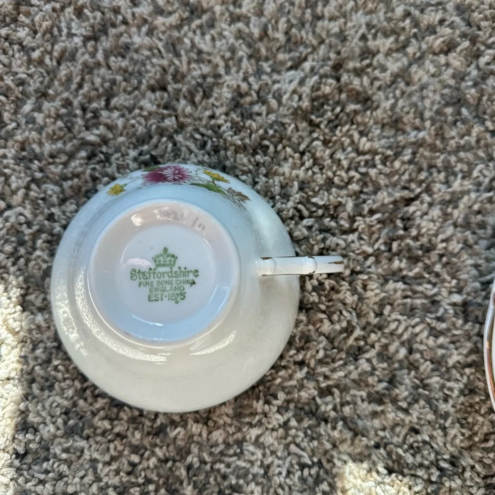Vintage Bone China Floral tea cup. - Picture 2 of 3